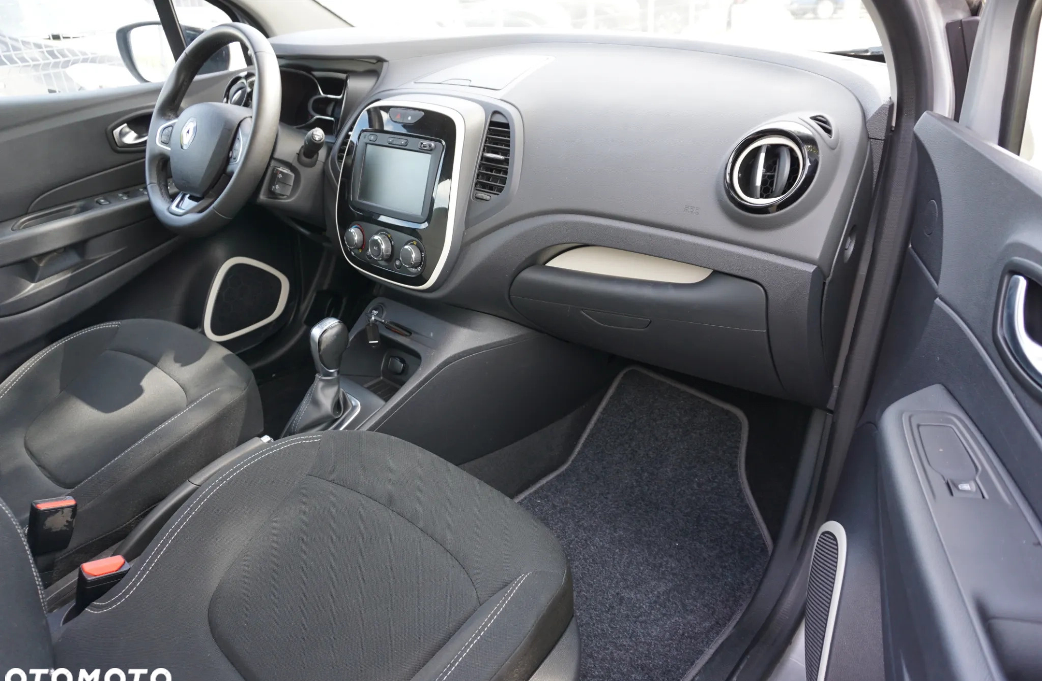 Renault Captur cena 59900 przebieg: 36000, rok produkcji 2019 z Praszka małe 172